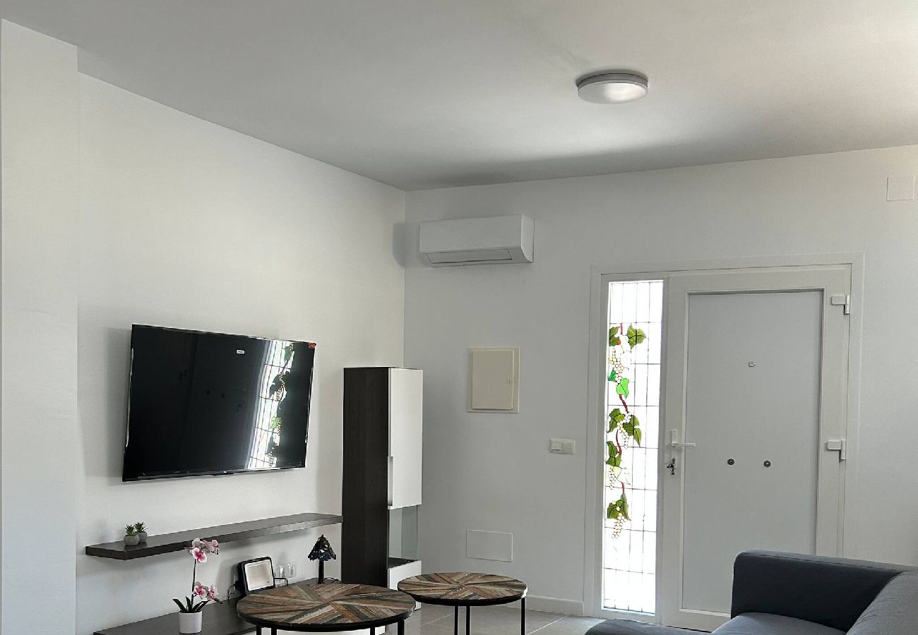 Casa en Manilva - Acogedora casa con terraza en Manilva