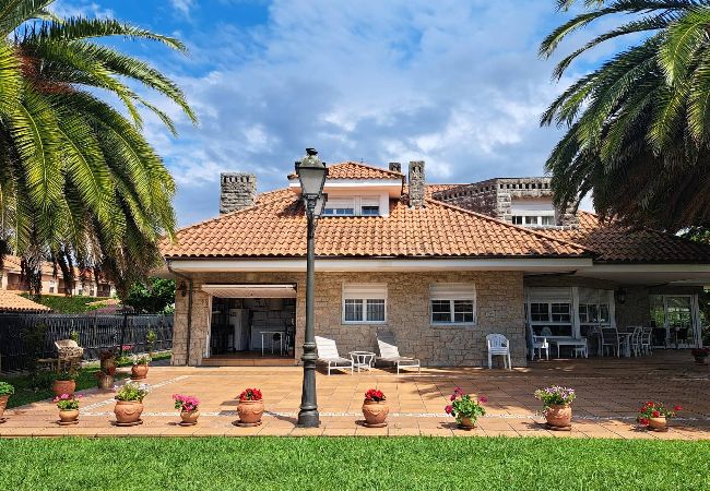 Chalet en Ribadesella - Casa Kusi con Jardin Privado y Jacuzzi