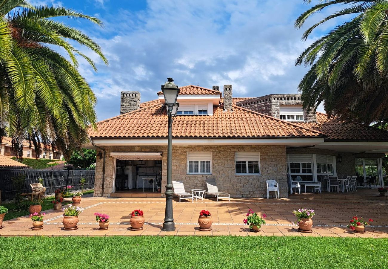 Chalet en Ribadesella - Casa Kusi con Jardin Privado y Jacuzzi