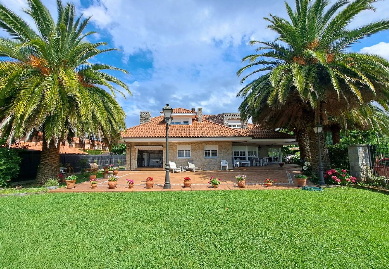 Chalet en Ribadesella - Casa Kusi con Jardin Privado y Jacuzzi