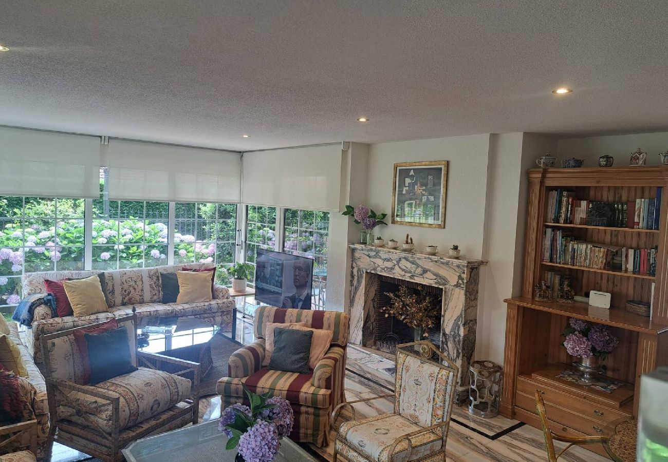 Chalet en Ribadesella - Casa Kusi con Jardin Privado y Jacuzzi