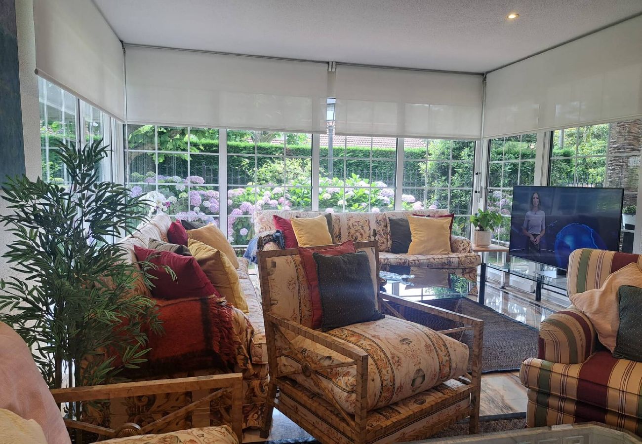 Chalet en Ribadesella - Casa Kusi con Jardin Privado y Jacuzzi