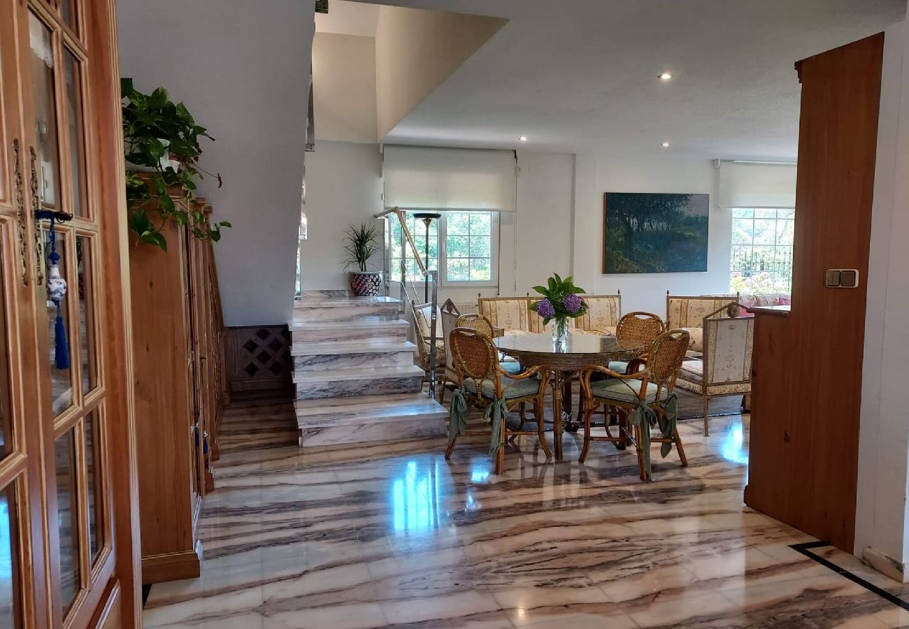 Chalet en Ribadesella - Casa Kusi con Jardin Privado y Jacuzzi