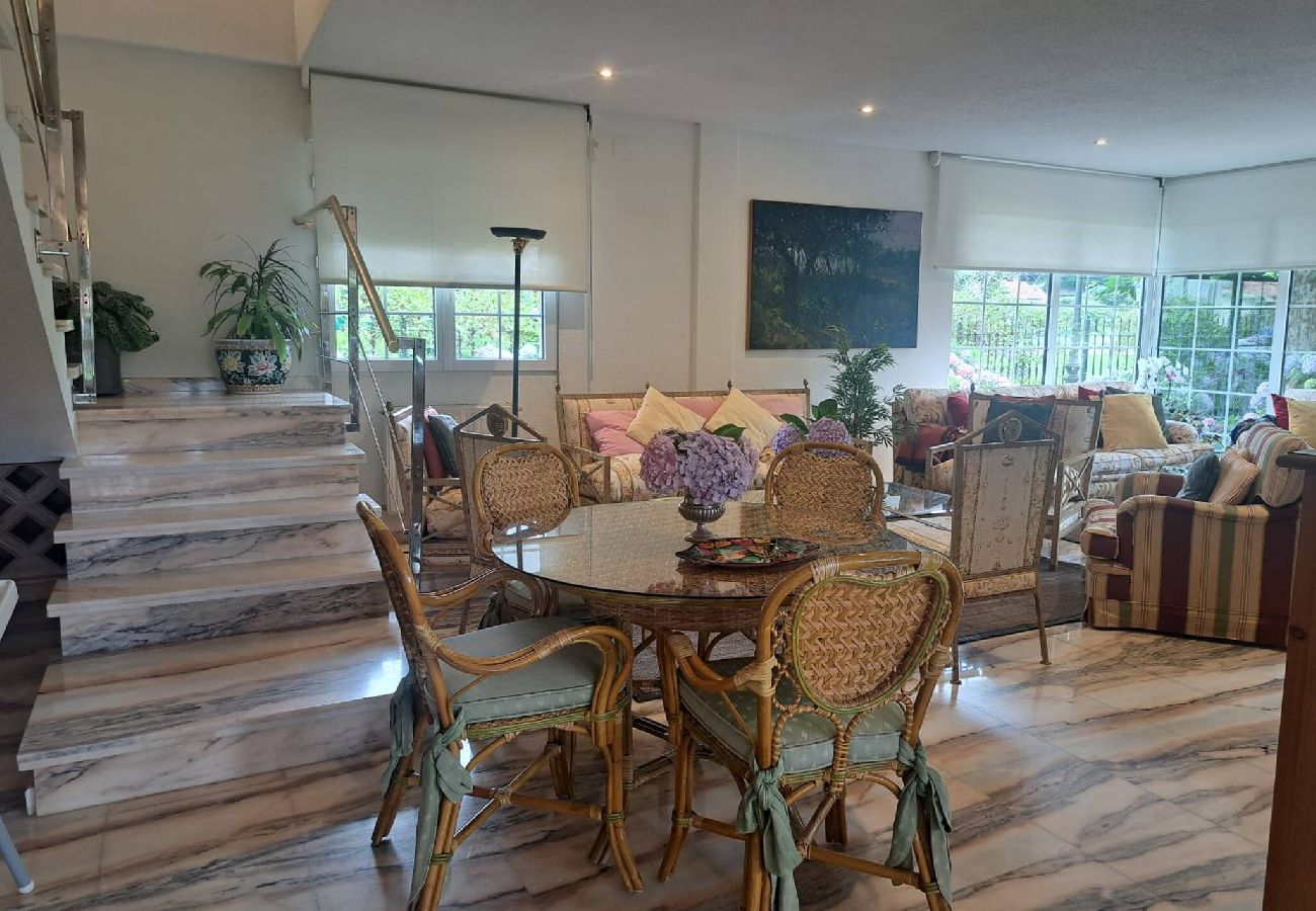 Chalet en Ribadesella - Casa Kusi con Jardin Privado y Jacuzzi