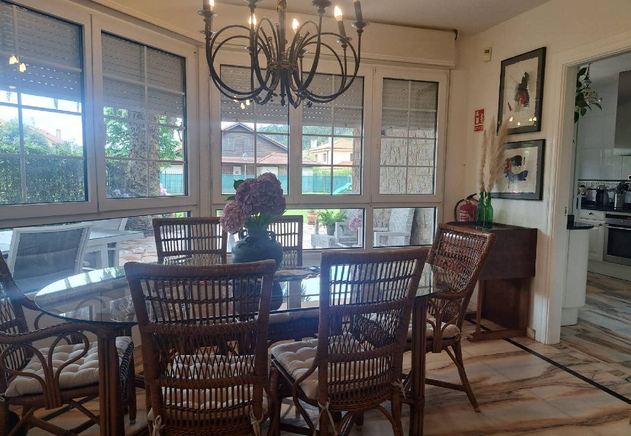 Chalet en Ribadesella - Casa Kusi con Jardin Privado y Jacuzzi