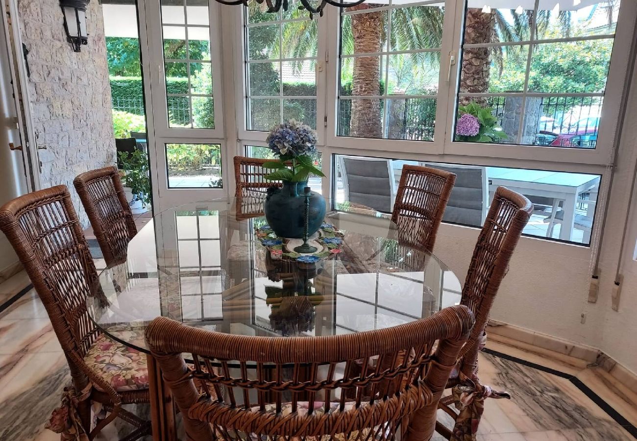 Chalet en Ribadesella - Casa Kusi con Jardin Privado y Jacuzzi