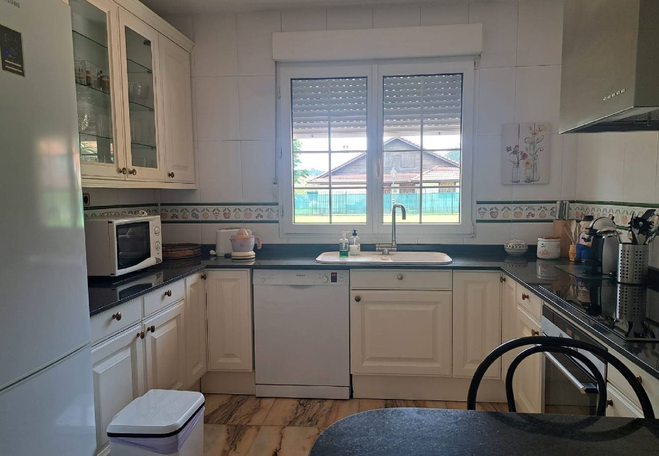 Chalet en Ribadesella - Casa Kusi con Jardin Privado y Jacuzzi