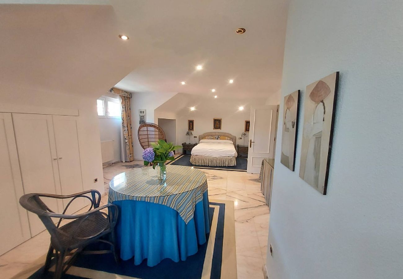 Chalet en Ribadesella - Casa Kusi con Jardin Privado y Jacuzzi