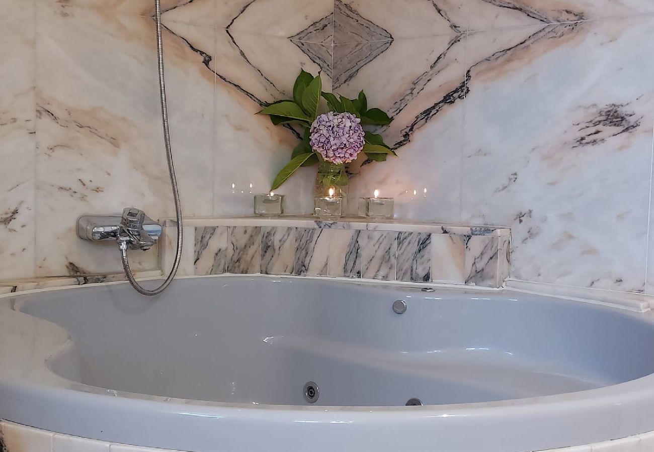 Chalet en Ribadesella - Casa Kusi con Jardin Privado y Jacuzzi