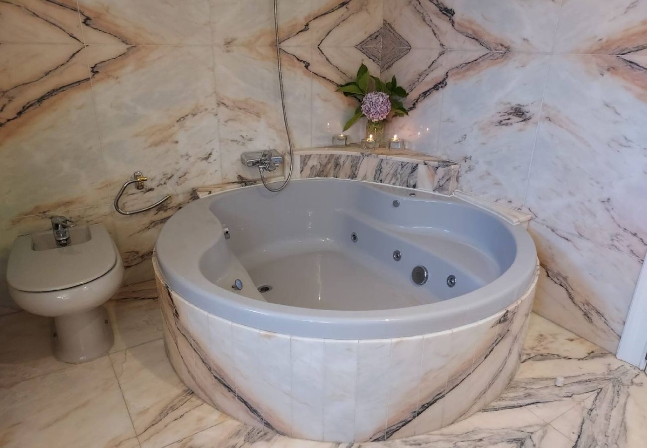 Chalet en Ribadesella - Casa Kusi con Jardin Privado y Jacuzzi