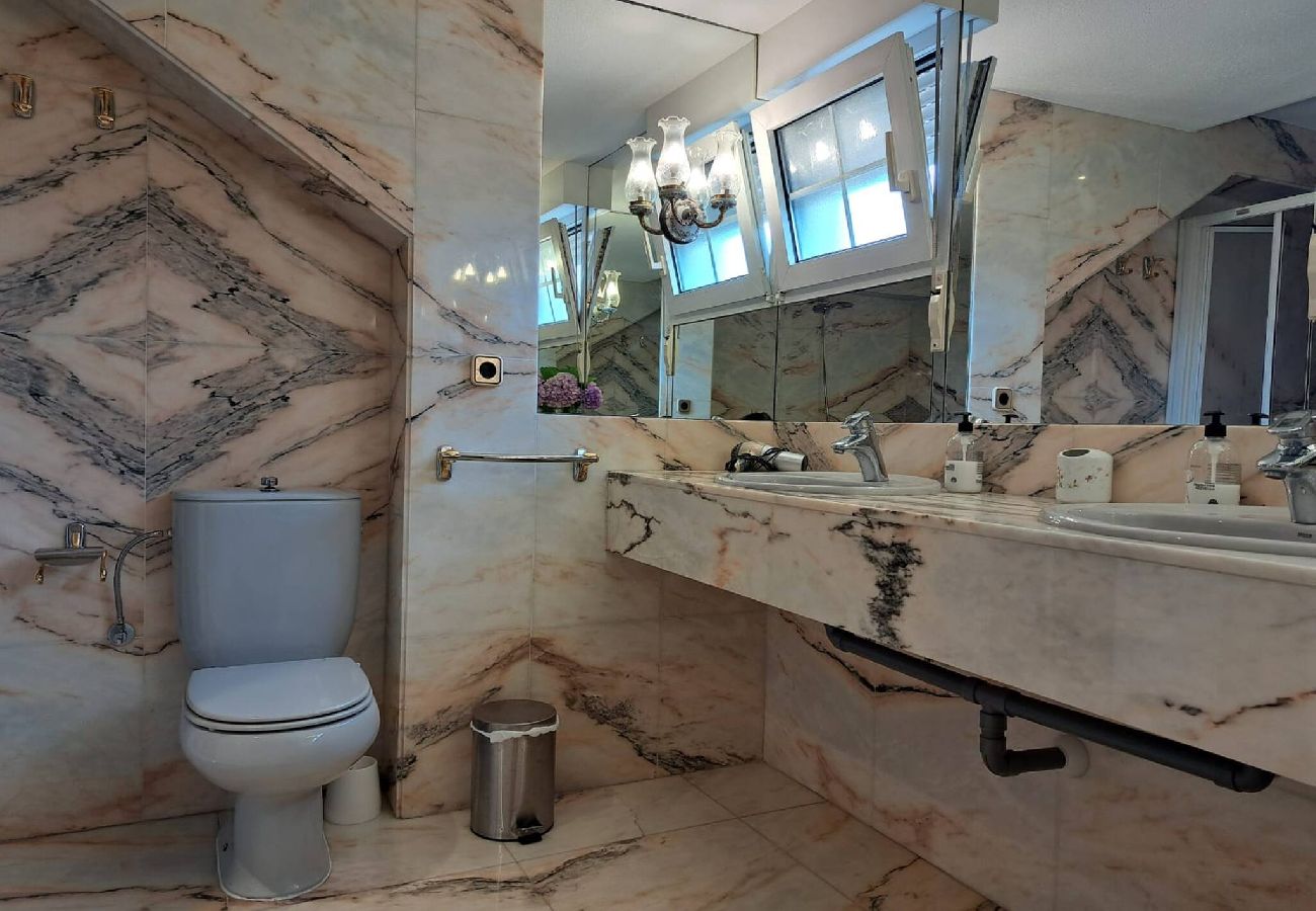 Chalet en Ribadesella - Casa Kusi con Jardin Privado y Jacuzzi