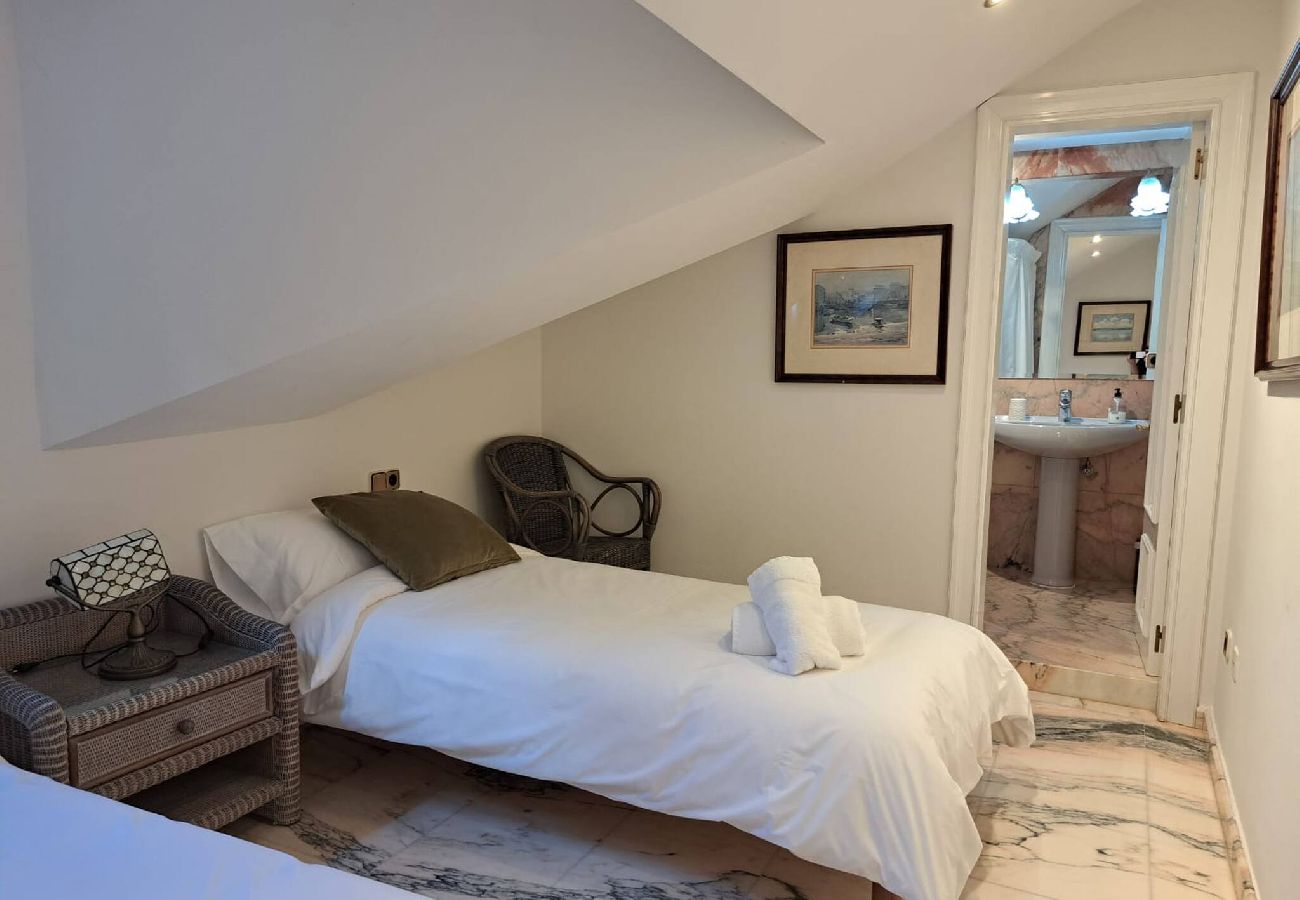 Chalet en Ribadesella - Casa Kusi con Jardin Privado y Jacuzzi