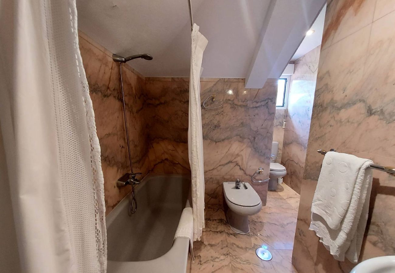 Chalet en Ribadesella - Casa Kusi con Jardin Privado y Jacuzzi