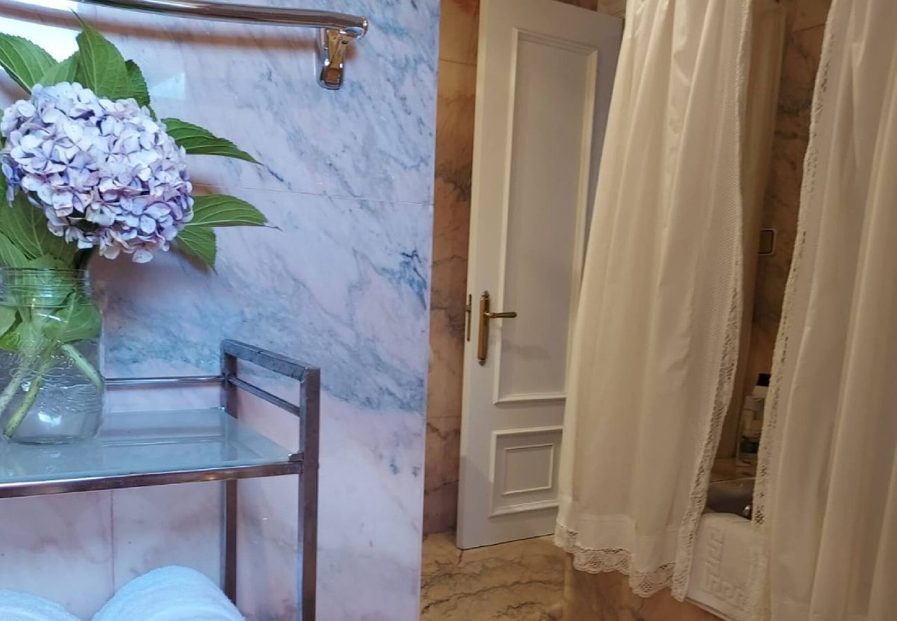 Chalet en Ribadesella - Casa Kusi con Jardin Privado y Jacuzzi