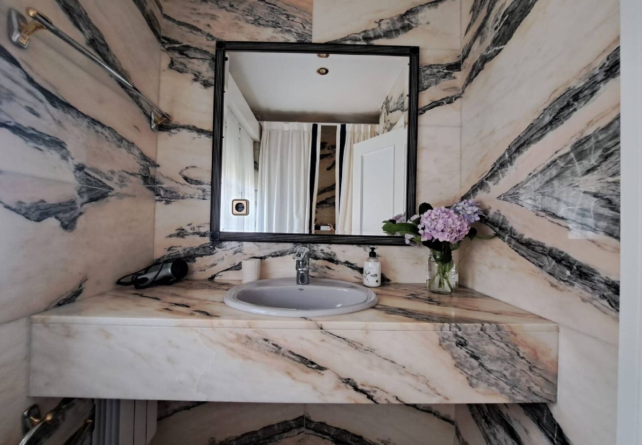 Chalet en Ribadesella - Casa Kusi con Jardin Privado y Jacuzzi