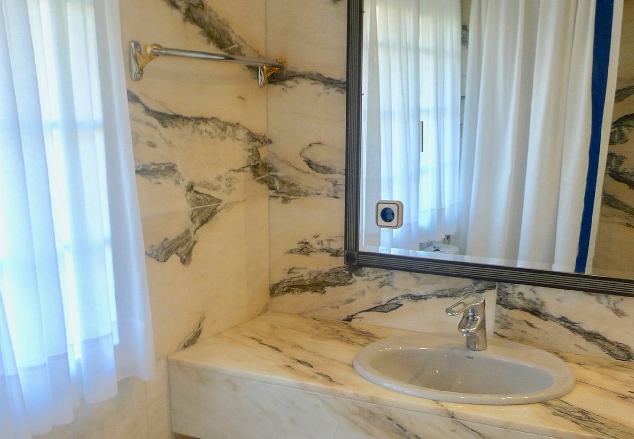 Chalet en Ribadesella - Casa Kusi con Jardin Privado y Jacuzzi