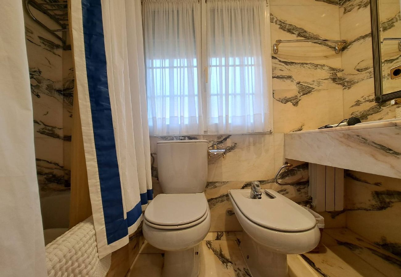 Chalet en Ribadesella - Casa Kusi con Jardin Privado y Jacuzzi